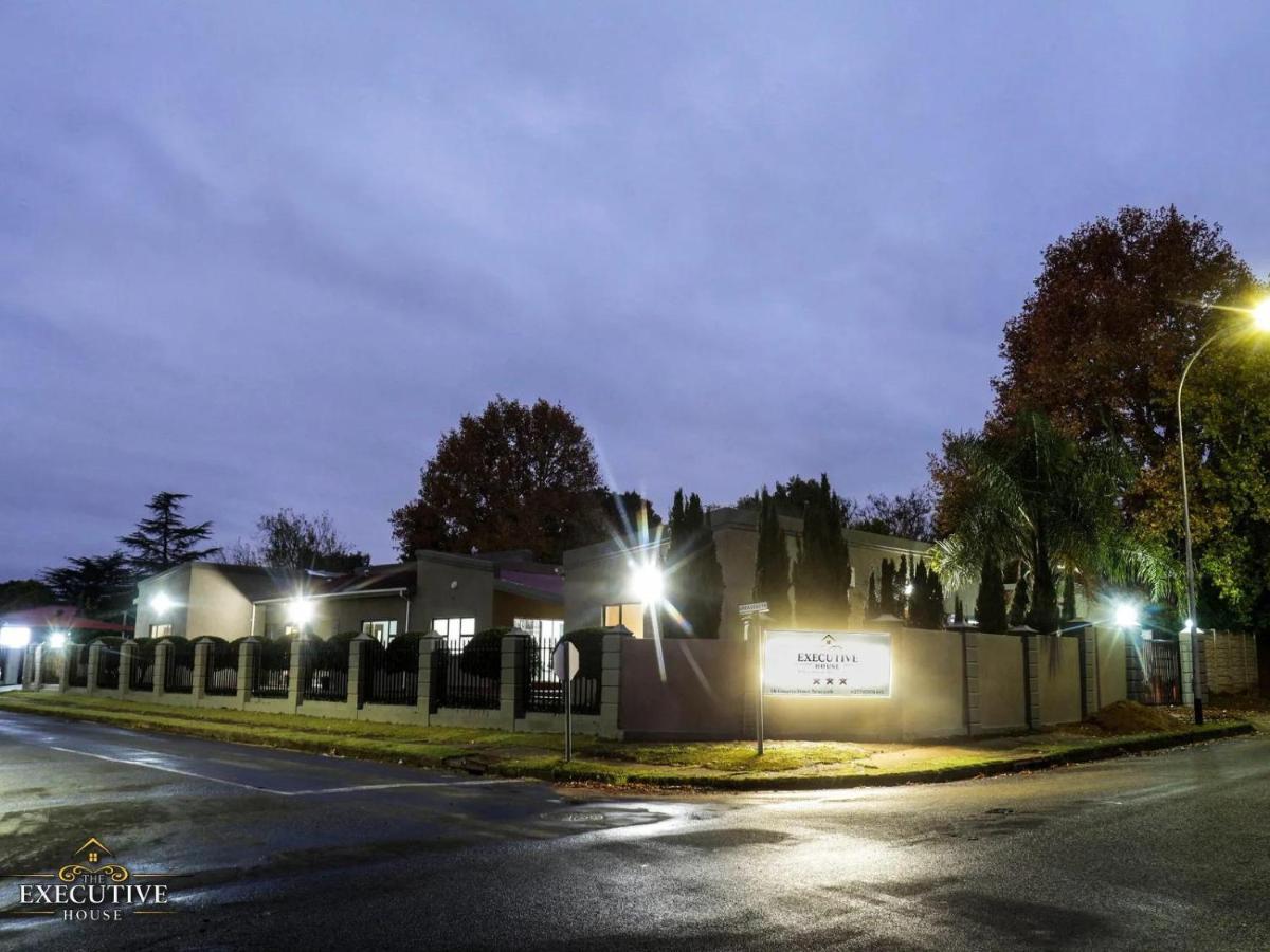 The Executive House Bed & Breakfast Newcastle Bagian luar foto