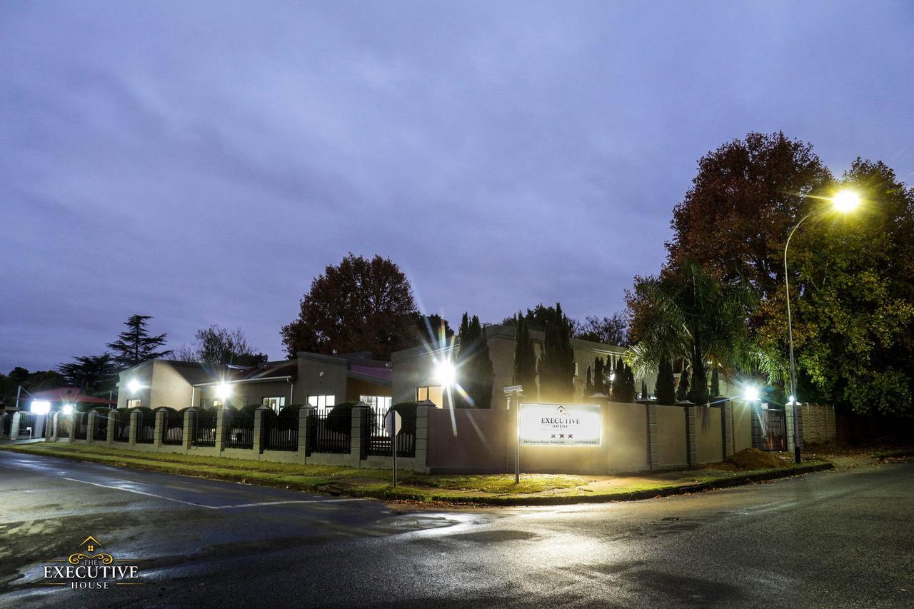 The Executive House Bed & Breakfast Newcastle Bagian luar foto