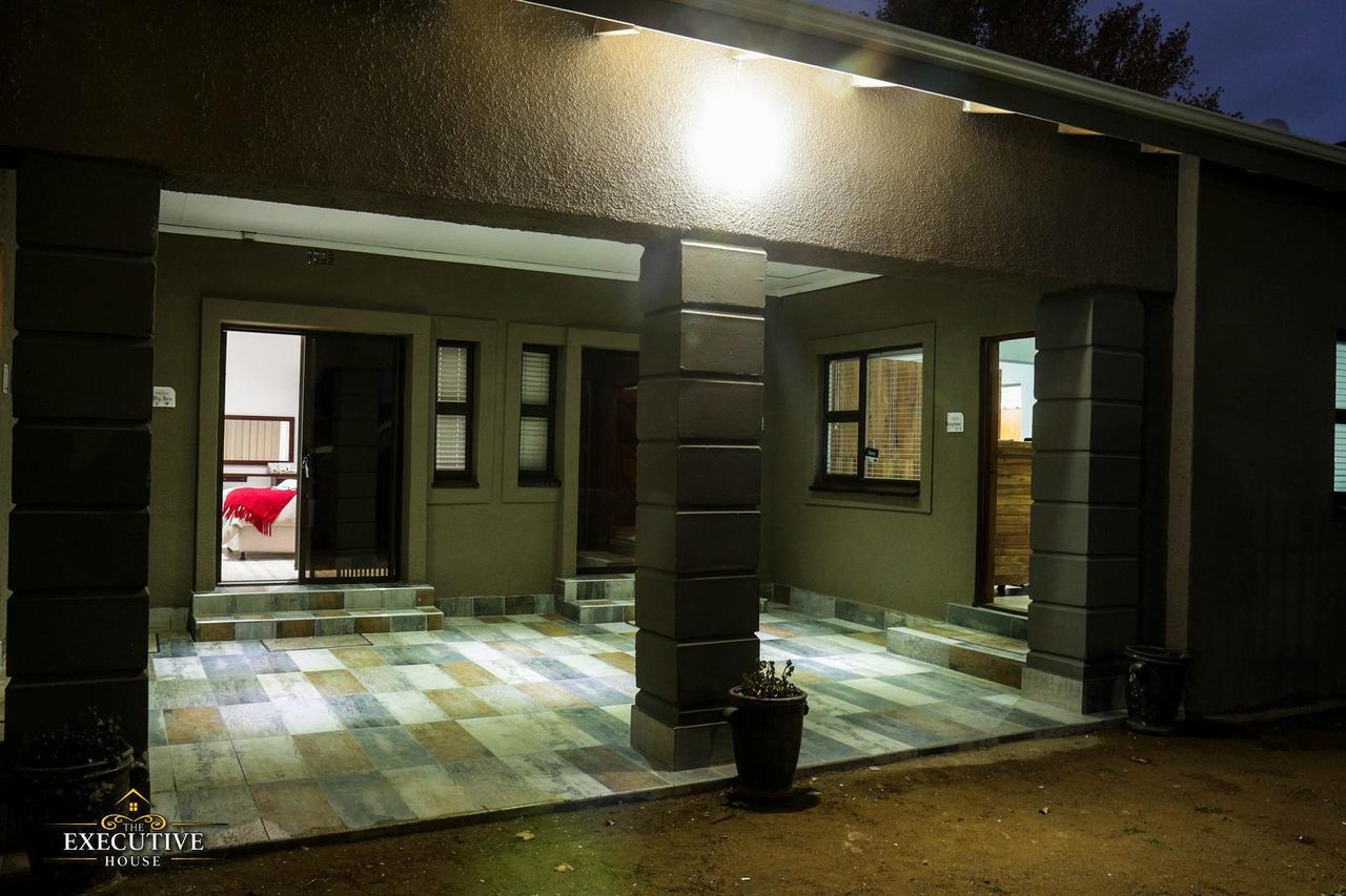 The Executive House Bed & Breakfast Newcastle Bagian luar foto